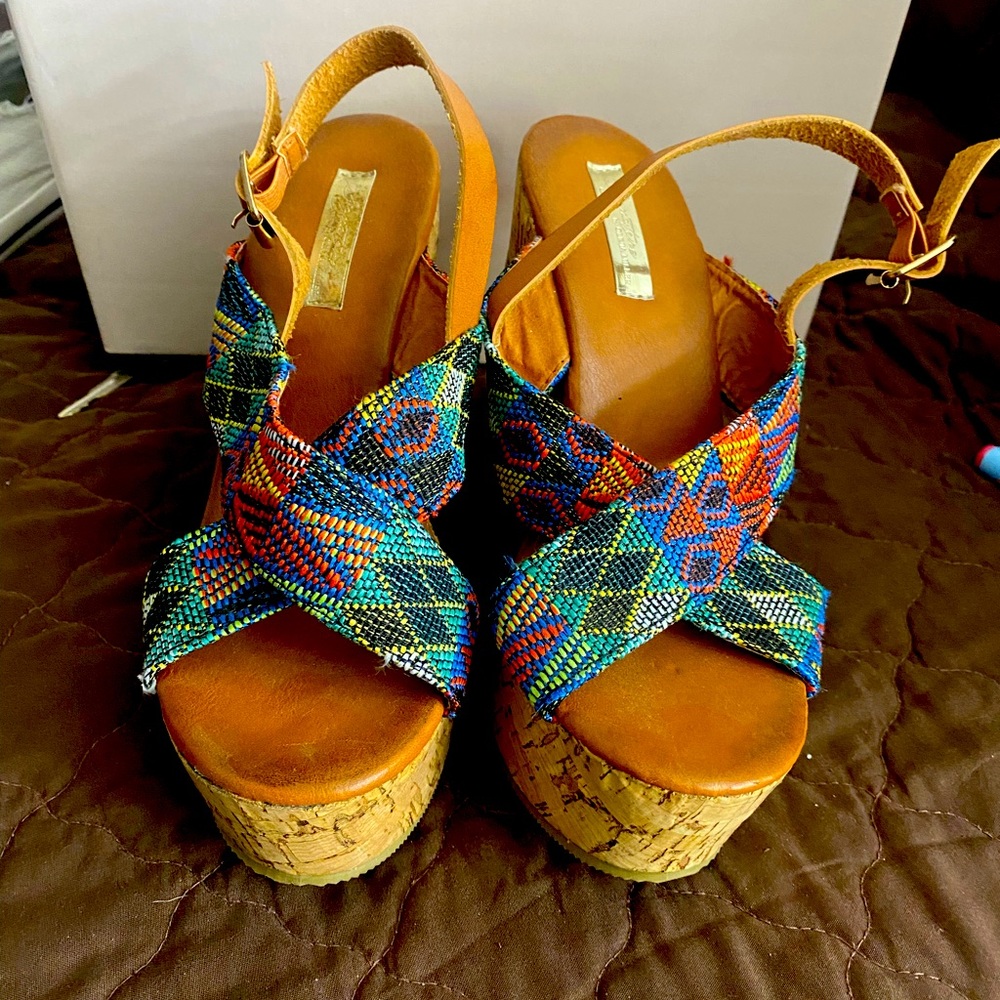 Cute Sandal Tropical Wedges.  Size 7.5